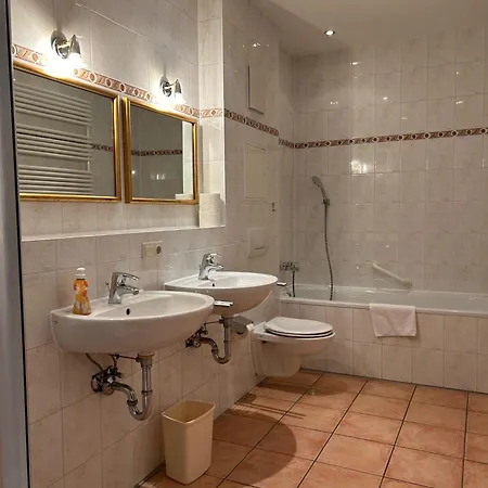 Gabi Mit Pool Und Sauna Διαμέρισμα Übersee